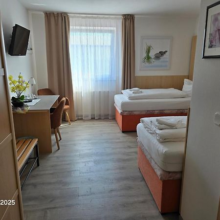 Hotel Ackermann Riedstadt Bagian luar foto