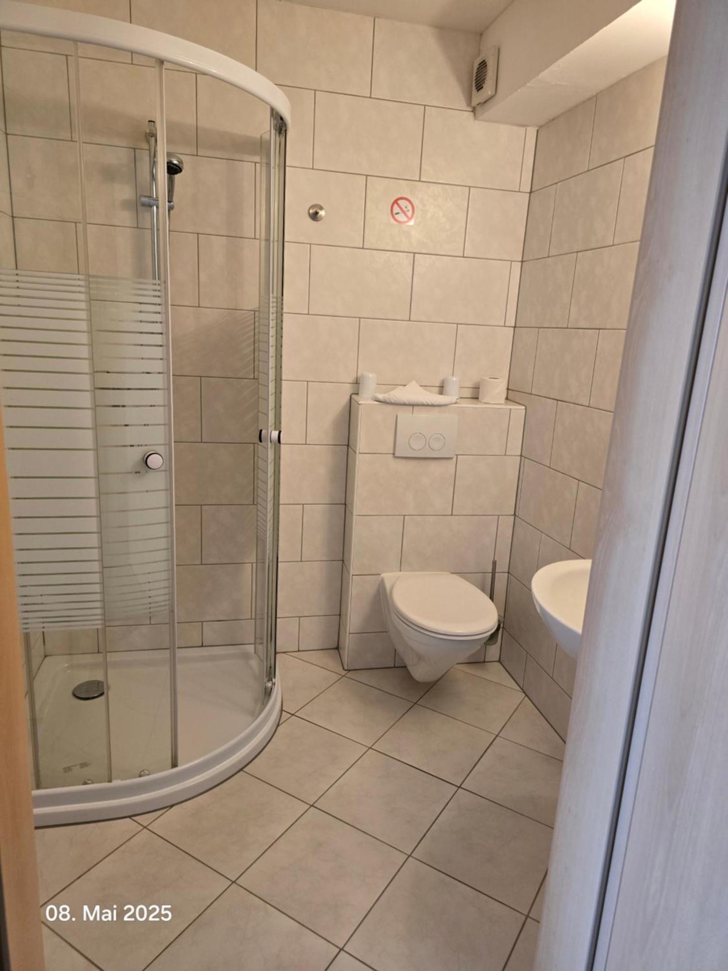 Hotel Ackermann Riedstadt Bagian luar foto