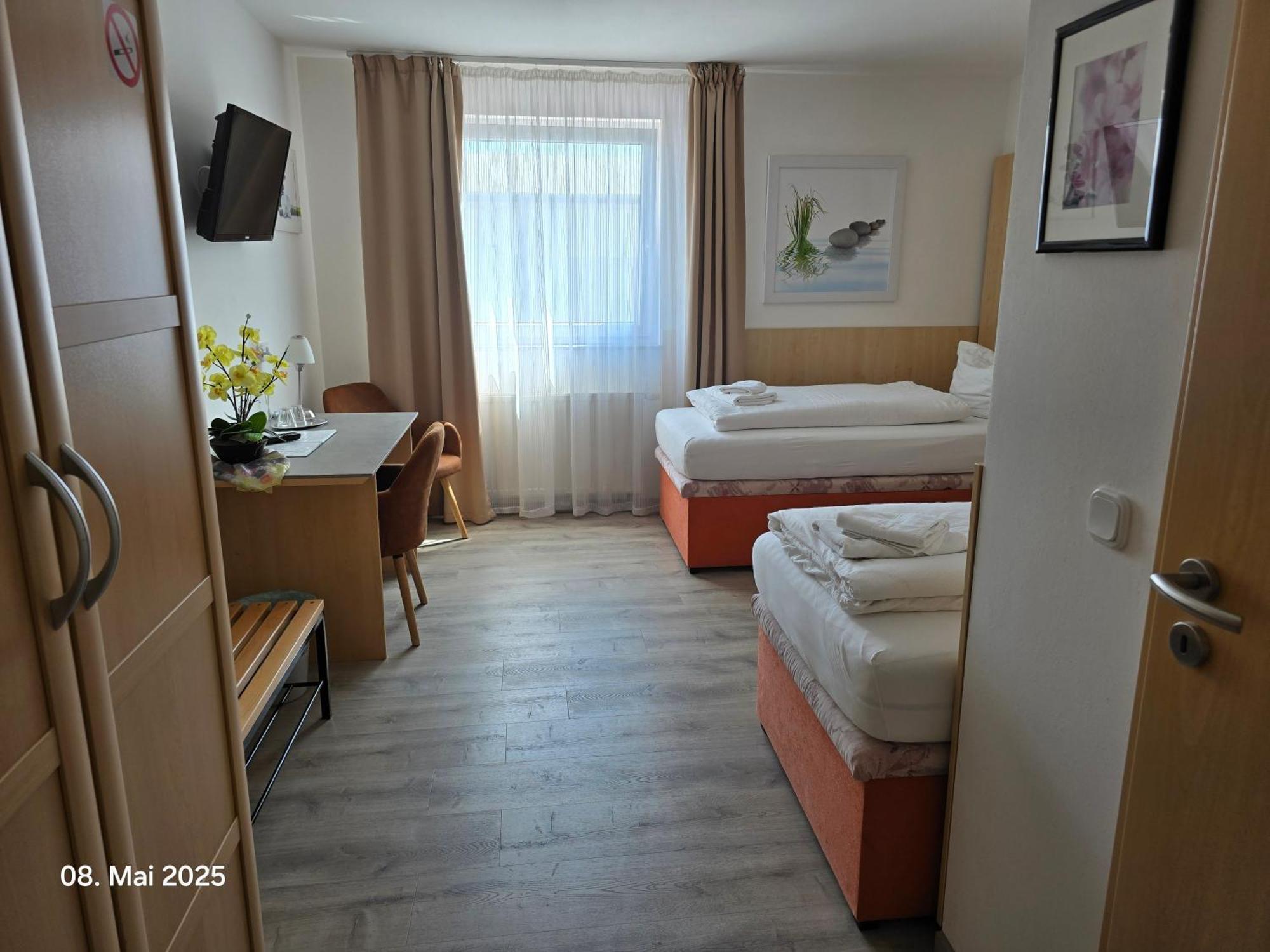 Hotel Ackermann Riedstadt Bagian luar foto