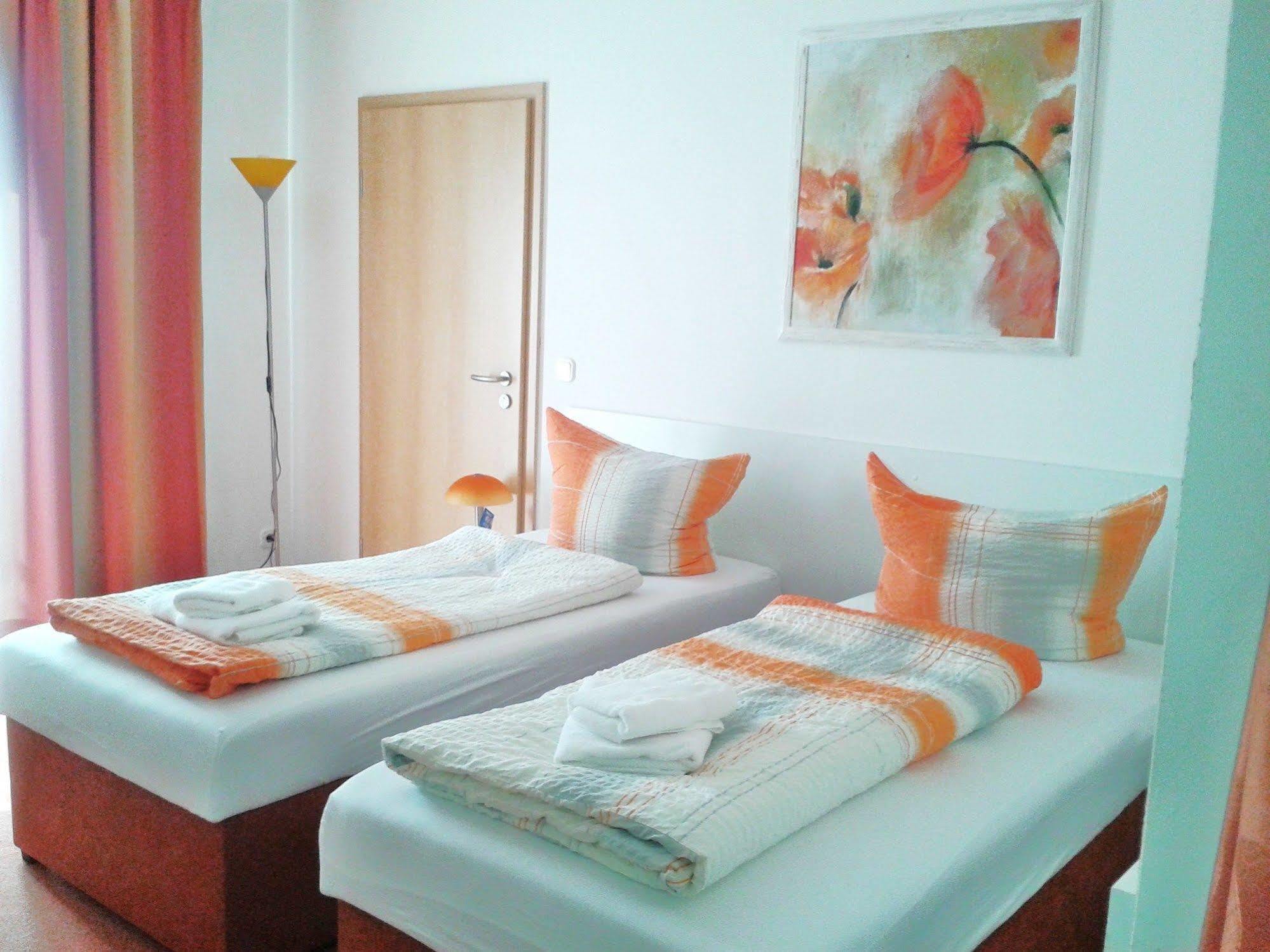 Hotel Ackermann Riedstadt Bagian luar foto