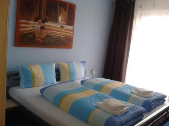 Hotel Ackermann Riedstadt Bagian luar foto