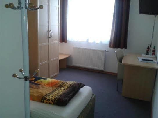 Hotel Ackermann Riedstadt Bagian luar foto