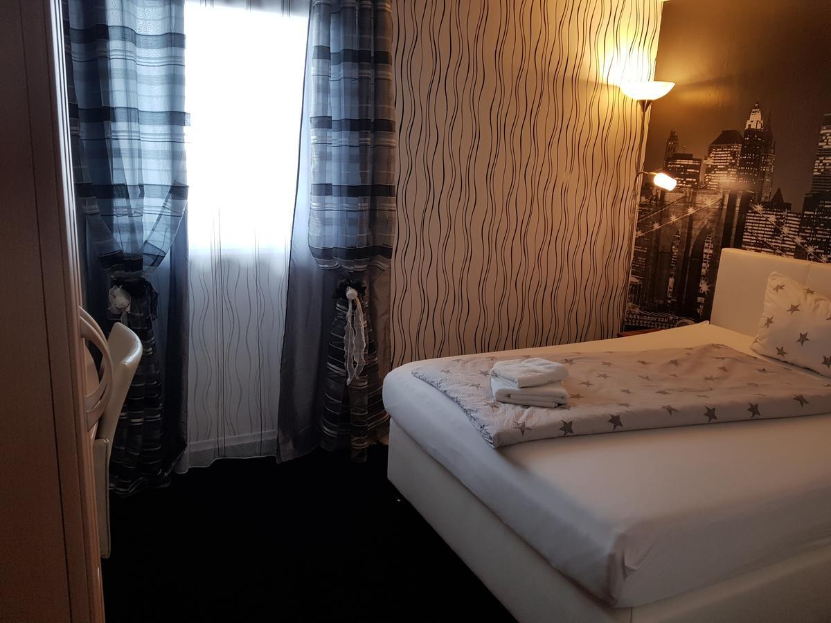 Hotel Ackermann Riedstadt Bagian luar foto