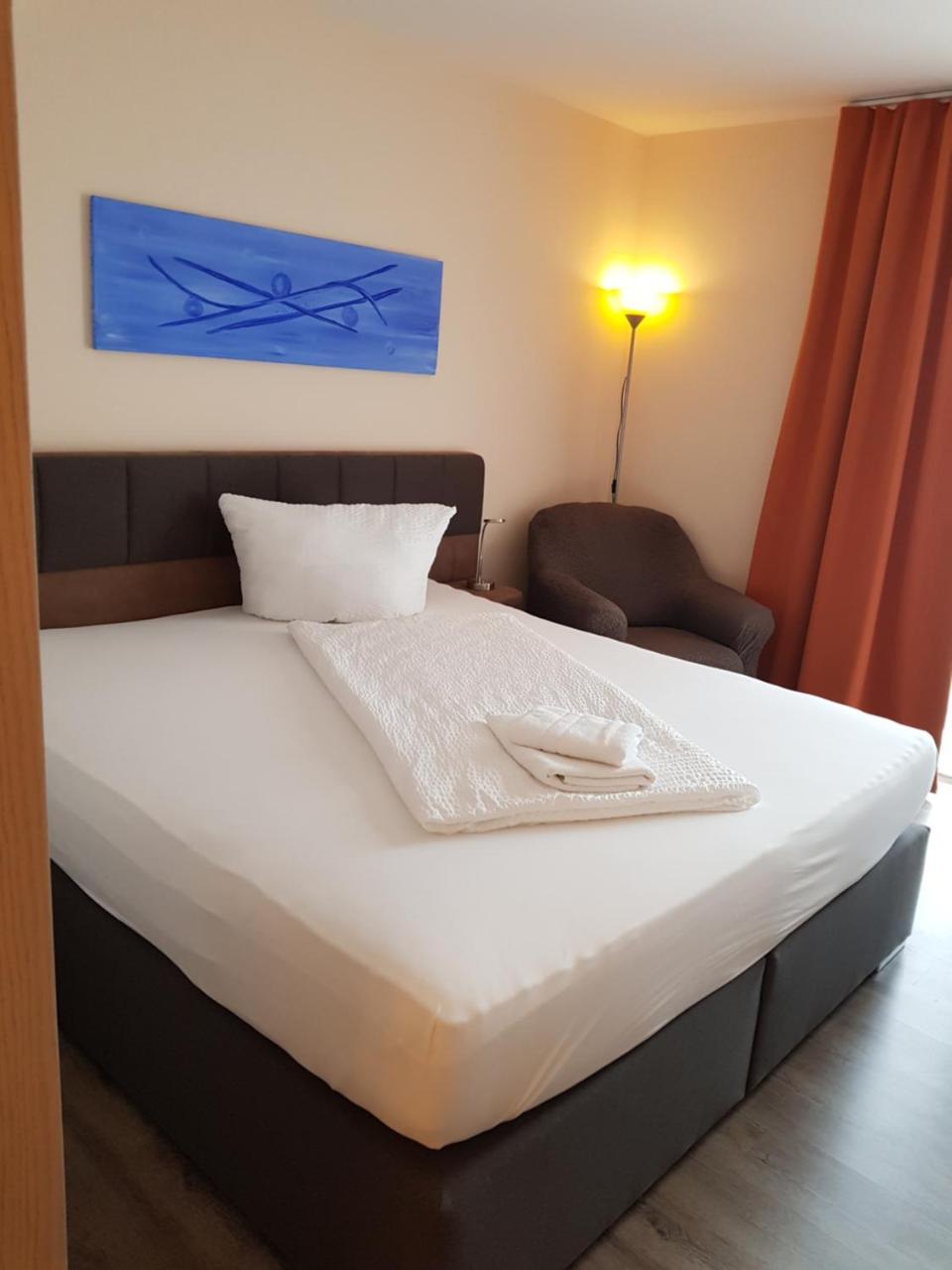 Hotel Ackermann Riedstadt Bagian luar foto